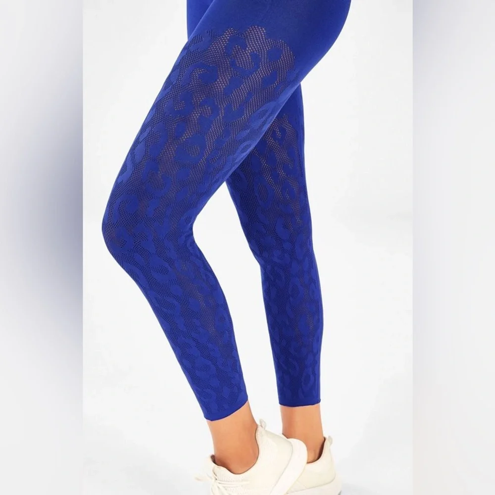 Fabletics workout set - Picture 3 of 7